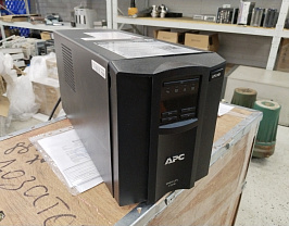 Источник бесперебойного питания (ИБП) APC Smart-UPS 1500VA SMT1500 