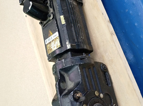 Сервомотор SEW-EURODRIVE KA37 CM71M/BR/HR/TF/RH1L/SB60