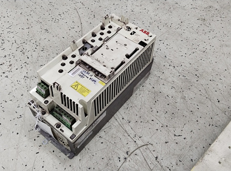 Преобразователь частоты ABB ACS800-04-0023-3+J400+N697